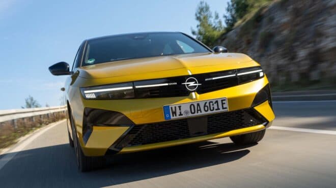 Yenilenen Opel Astra nisan ayında Türkiye’de satışa sunulacak