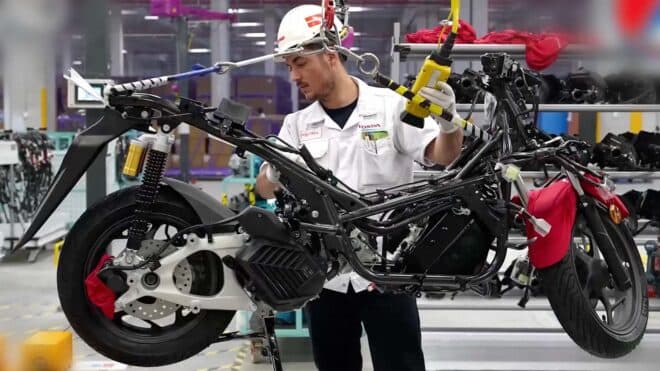 İzmir’deki Honda motosiklet fabrikasının üretim hatlarını gösteren bir video paylaşıldı