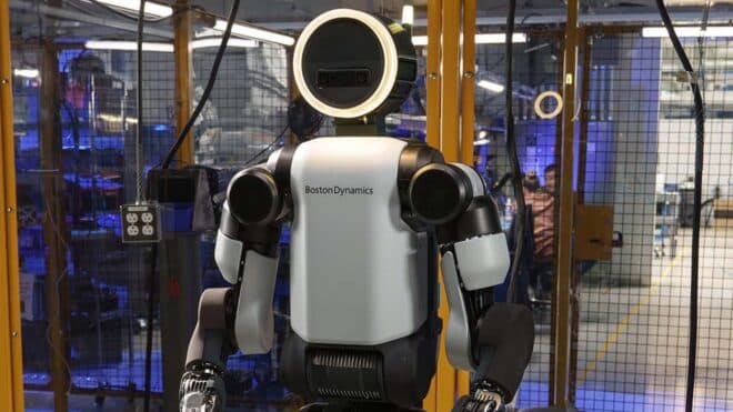 Boston Dynamics, insansı robotu Atlas’ın denge performansını gösteren yeni bir video paylaştı