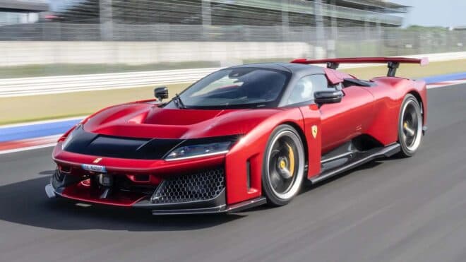 Ferrari, benzinli ve hibrit araç üretmeye devam edecek