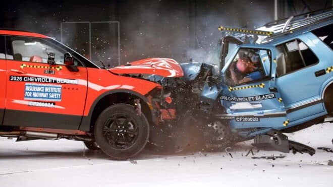 IIHS, 1996 ve 2026 model Chevrolet Blazer kaza testini gerçekleştirdi