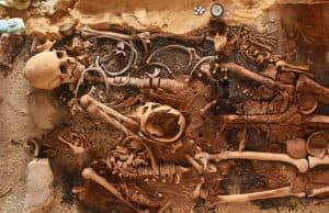 Mısır'ın Akdeniz Kıyısında Altın Dille Gömülmüş 18 Mezar Bulundu