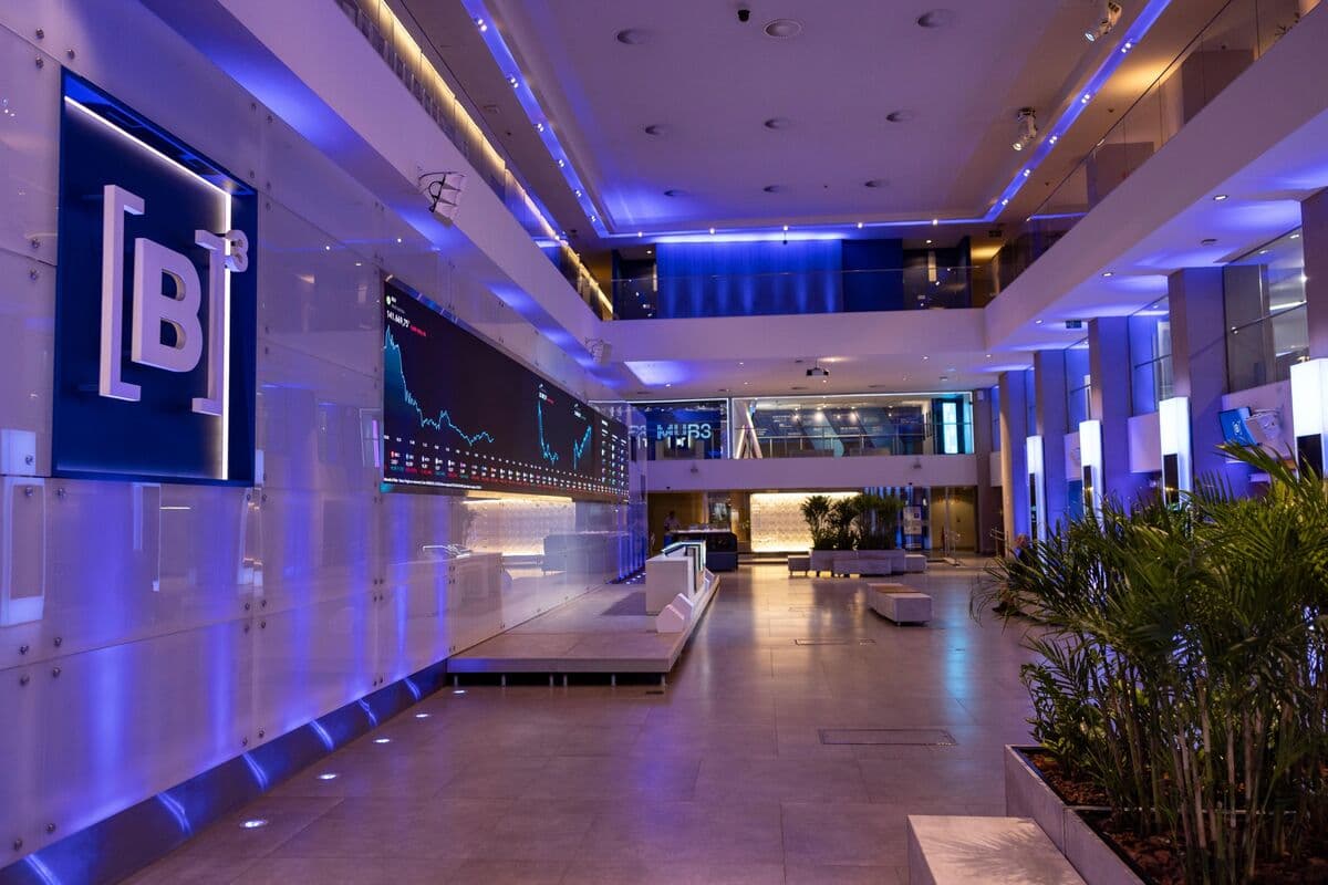 XP Inc. Advises Investors to Be Selective with Brazilian Stocks Amid Economic Slowdown