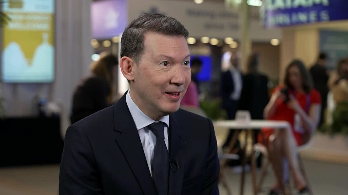 Air France-KLM CEO Discusses Ticket Prices and Potential EasyJet Bid