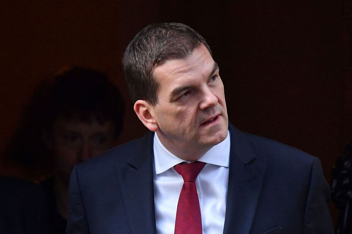 UK Civil Servant Files Legal Challenge Following Dismissal Over Mandelson Appointment