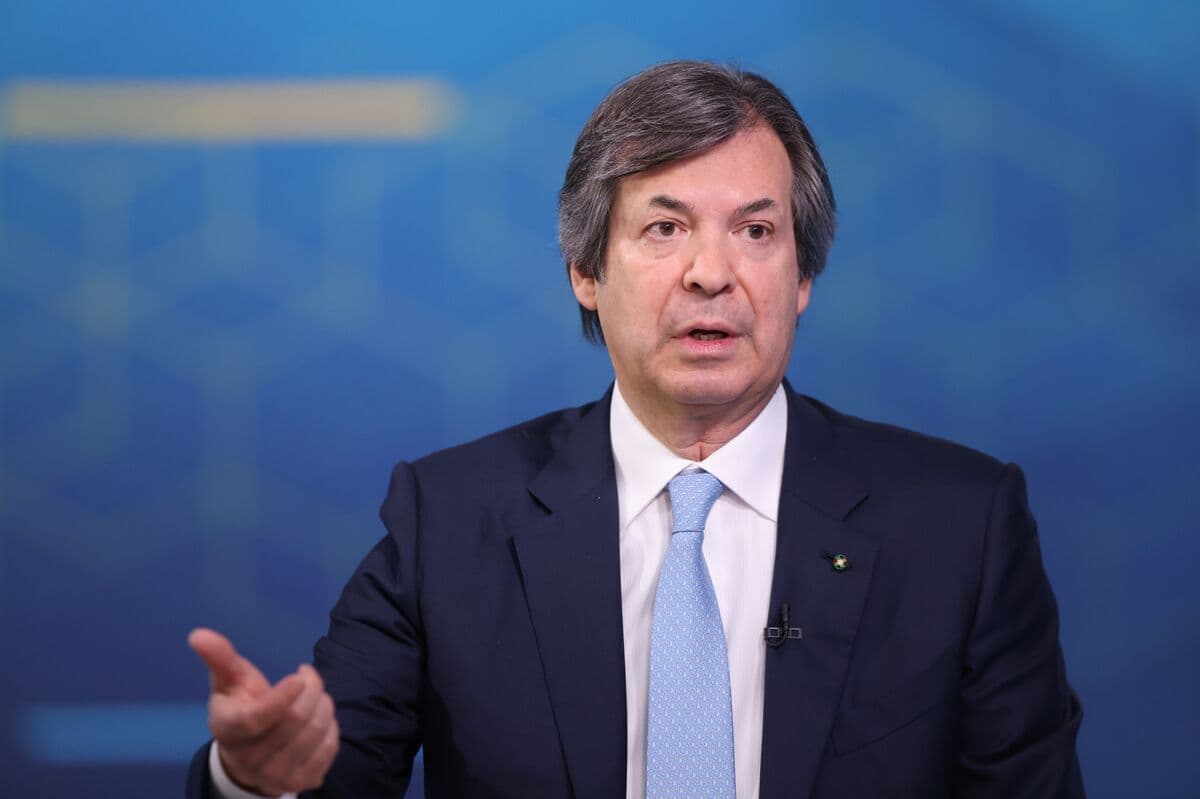 Intesa CEO Prepares for Possible Bidding Competition Over Monte Paschi