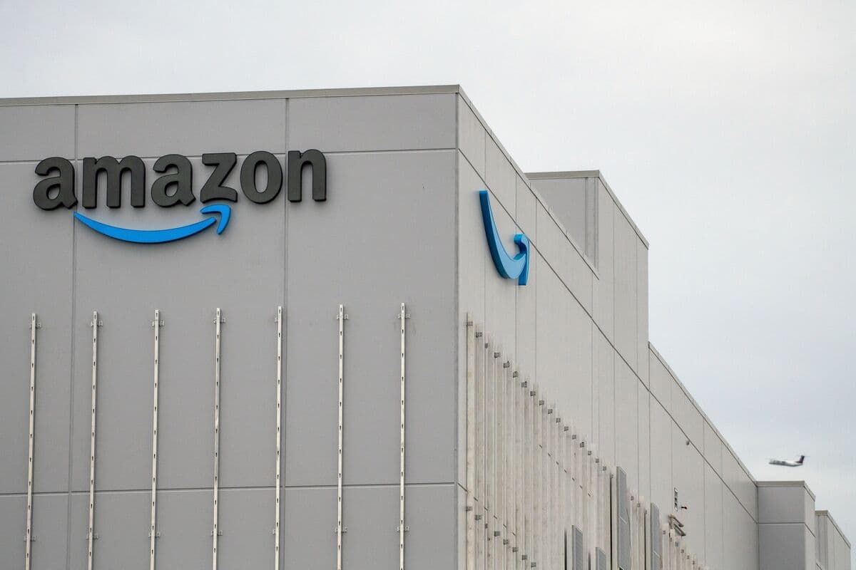 Amazon's Historic Bond Sale Disrupts Canada's Credit Market Dynamics