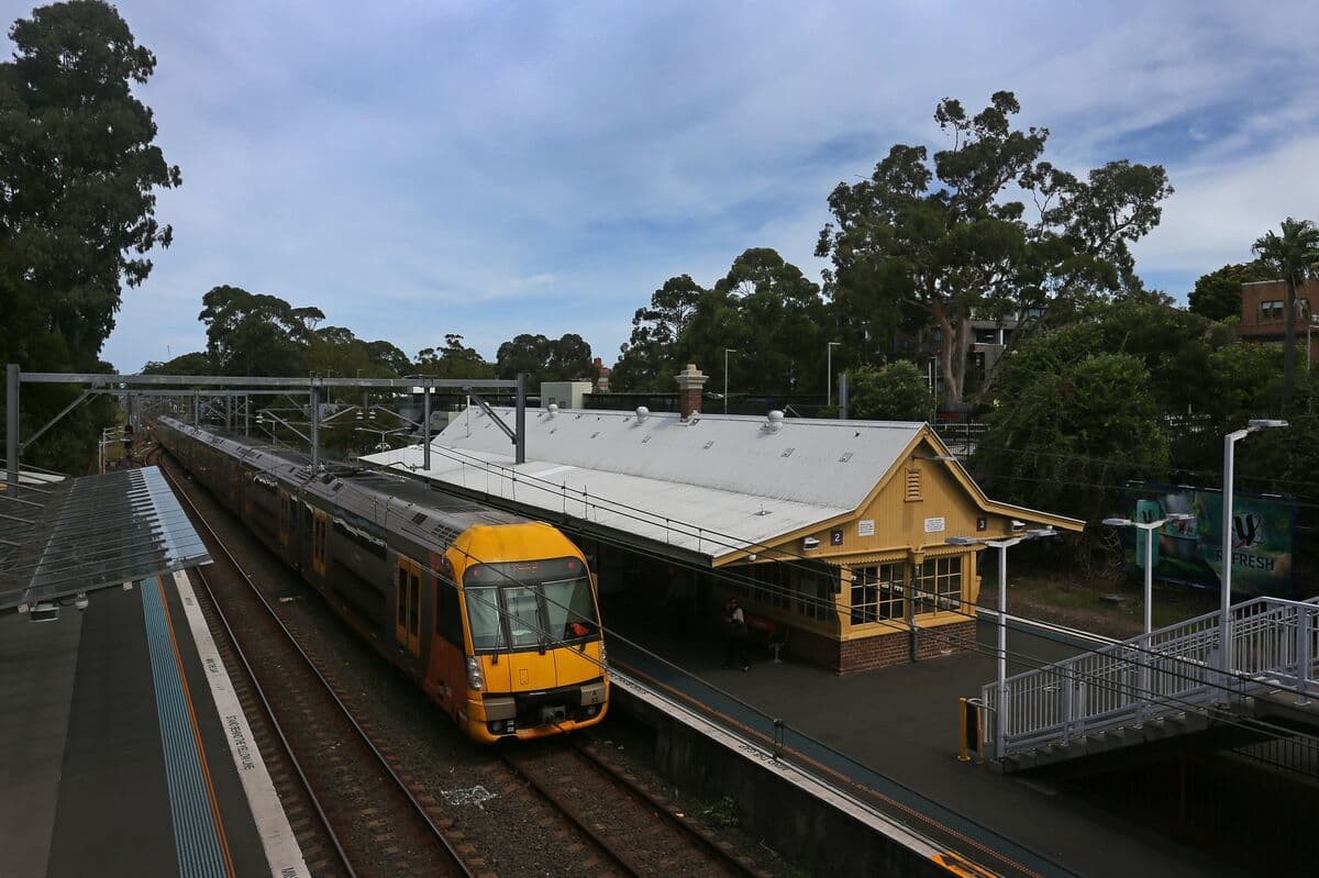 Australia's Rail Services Begin to Resume Following Telstra Network Outage