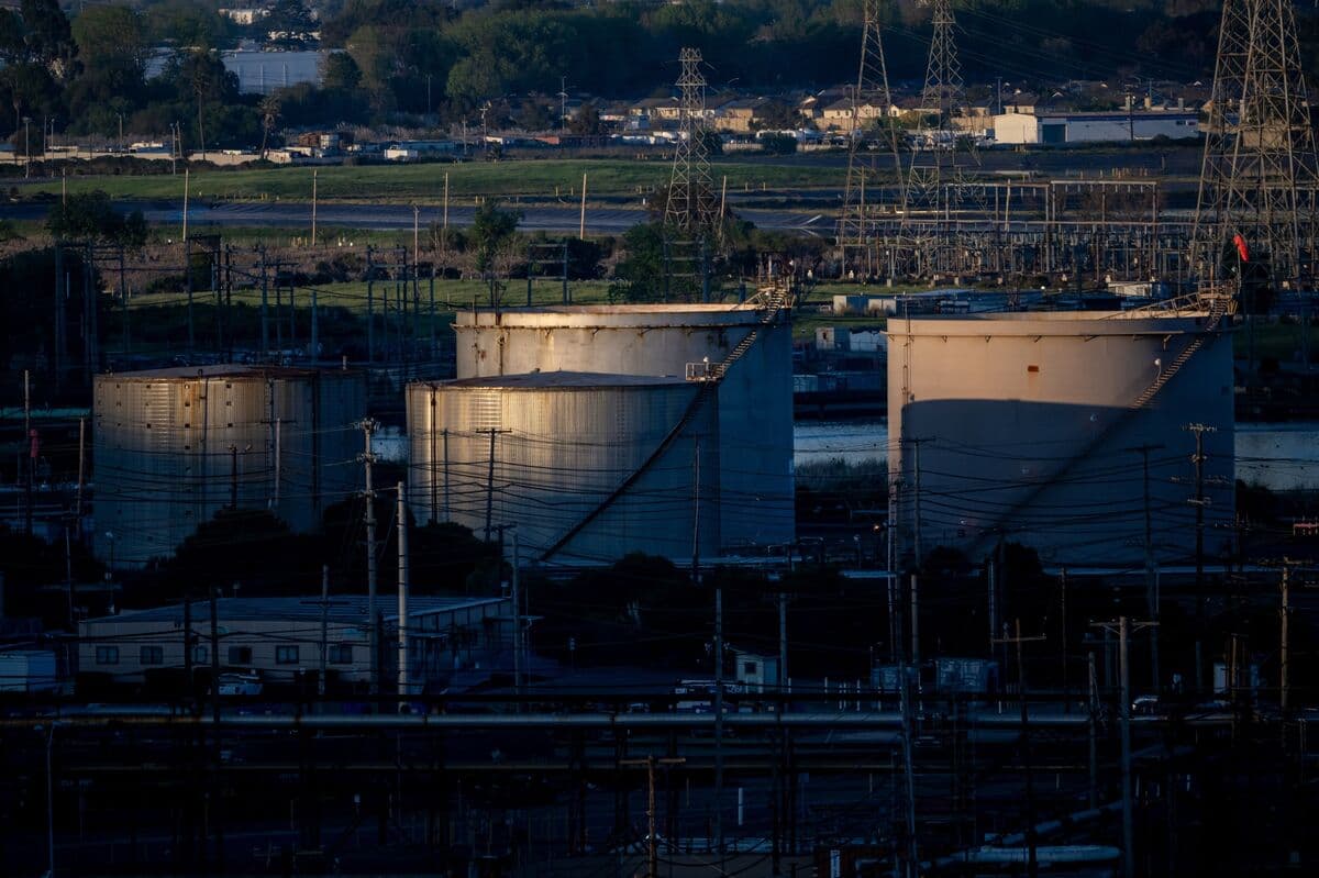 Oil Prices Set for Weekly Increase Amid Ongoing Iran Conflict Stalemate