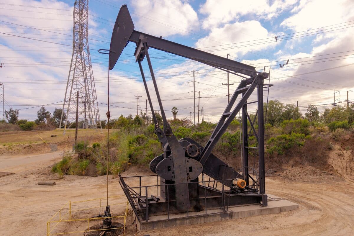 Record Outflow from Bearish Oil Fund as Investors React to Market Changes