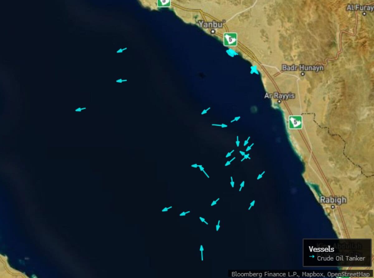 Growing Armada of Tankers Seeks Hormuz-Bypass Oil From Red Sea