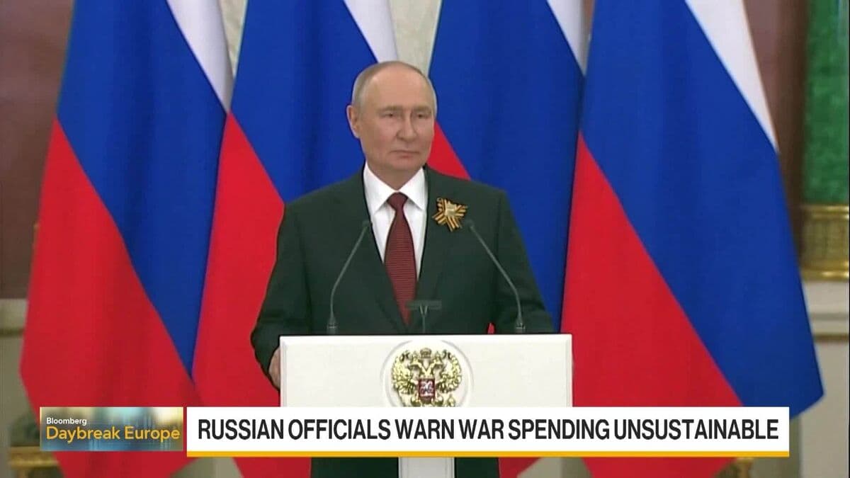 Officials Caution Putin on War Spending Amid Budget Concerns