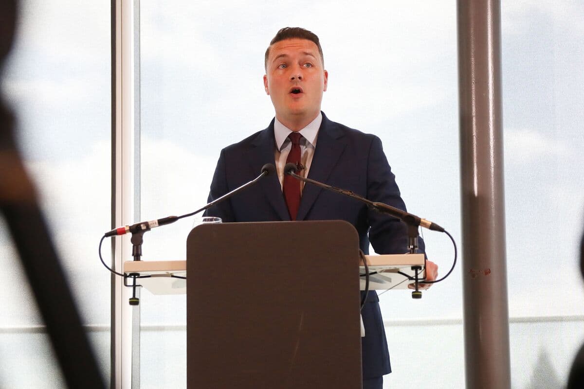Wes Streeting Prepared to Initiate Leadership Contest if Starmer Remains in Office