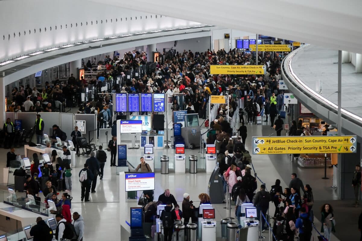 DHS Threatens to Reduce Airport Customs in Sanctuary Cities