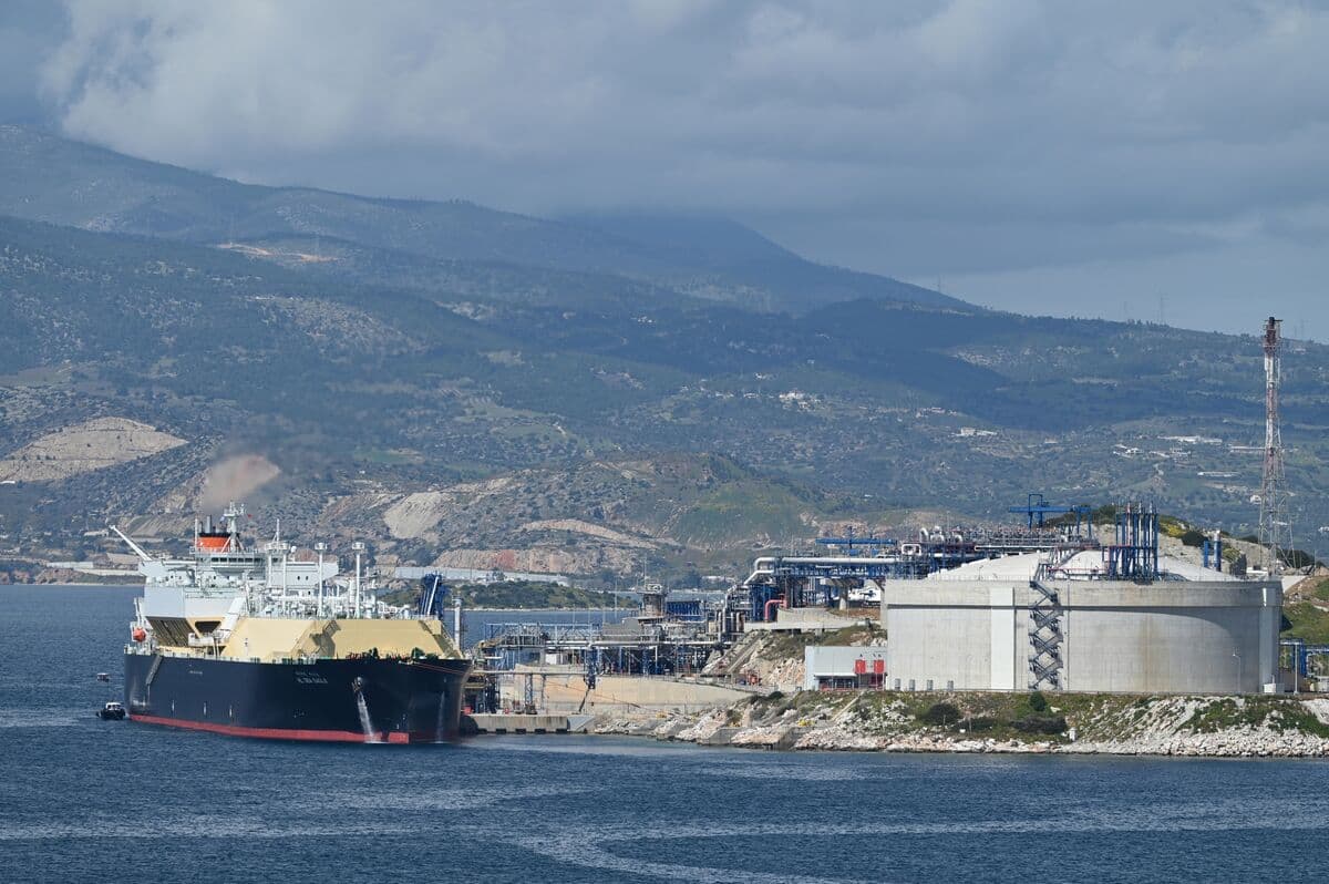 Greek LNG Buyer Faces Challenges in Securing Long-Term US Contracts