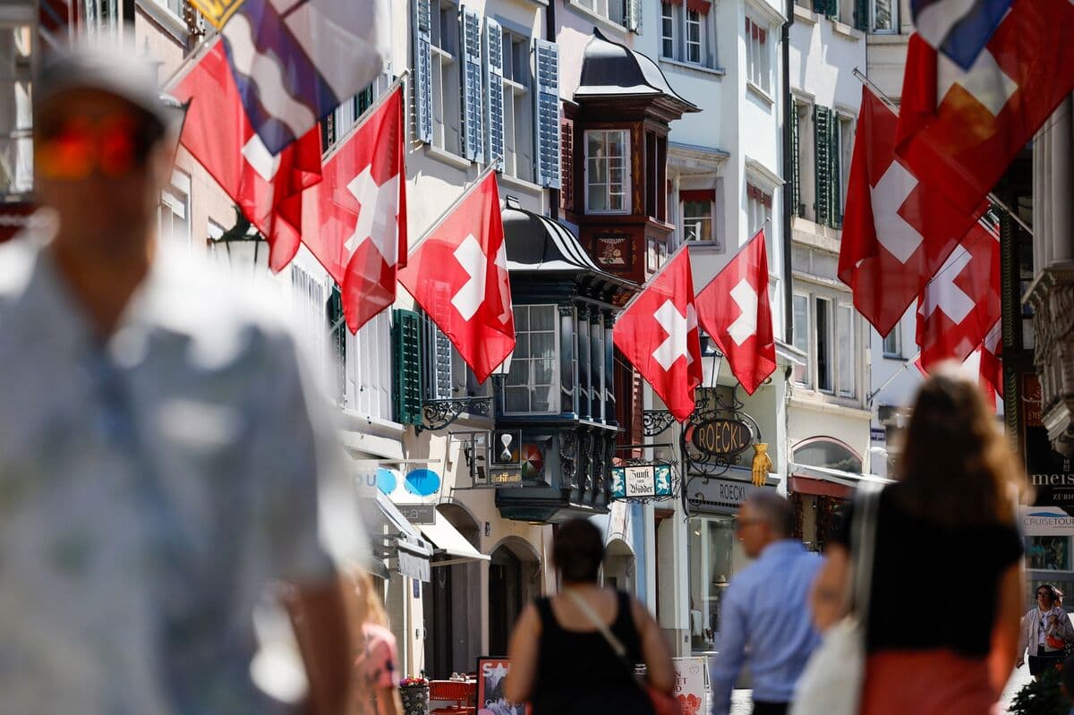 Lombard Odier Warns of Economic Fallout from Swiss Population Cap Proposal