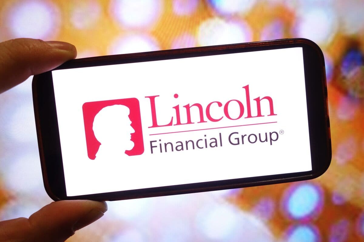 Lincoln National Said to Seek Deal to Cut Life Insurance Risk