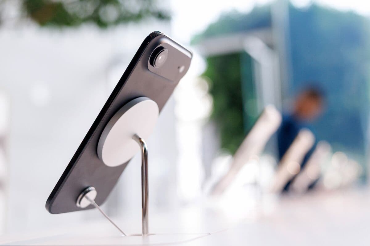 Apple Plans to Launch Second-Generation iPhone Air in Spring 2027