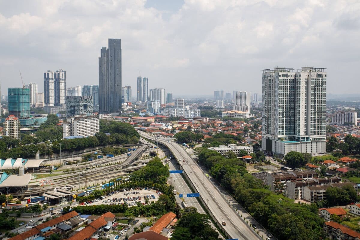 Malaysia Begins Election Season Amidst Fractured Political Coalitions