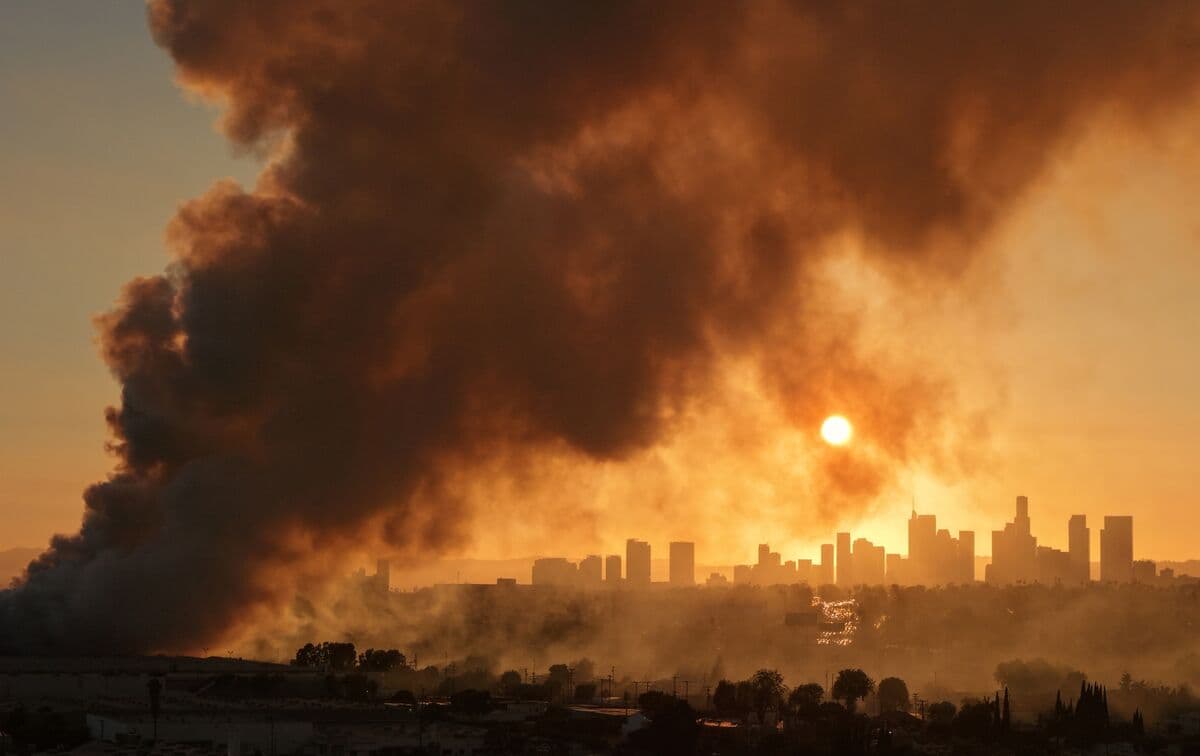 Smoke from Los Angeles Warehouse Fire Continues to Affect Southern California