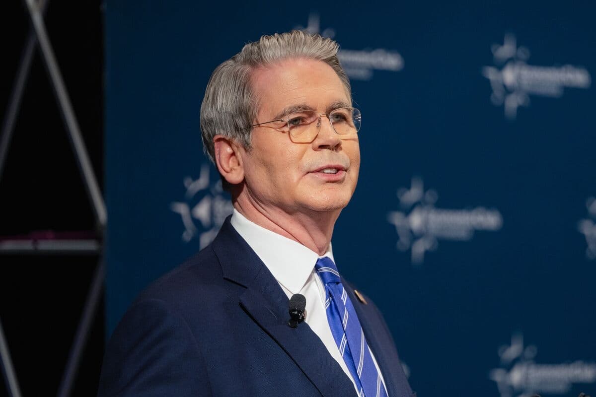 Bessent Says Insurance Program for Hormuz Ships to Start Soon