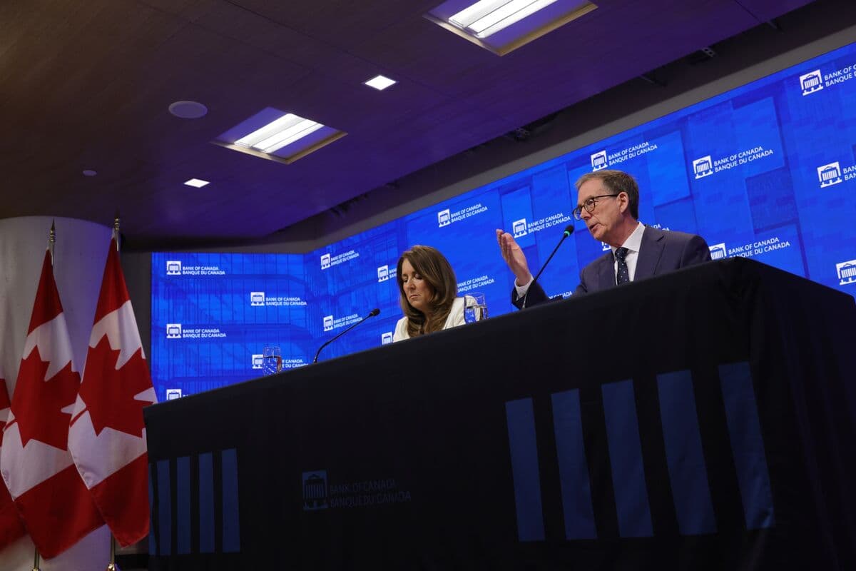 Canadian Bonds Rise as Bank of Canada Maintains Interest Rates Amid Weak Economy