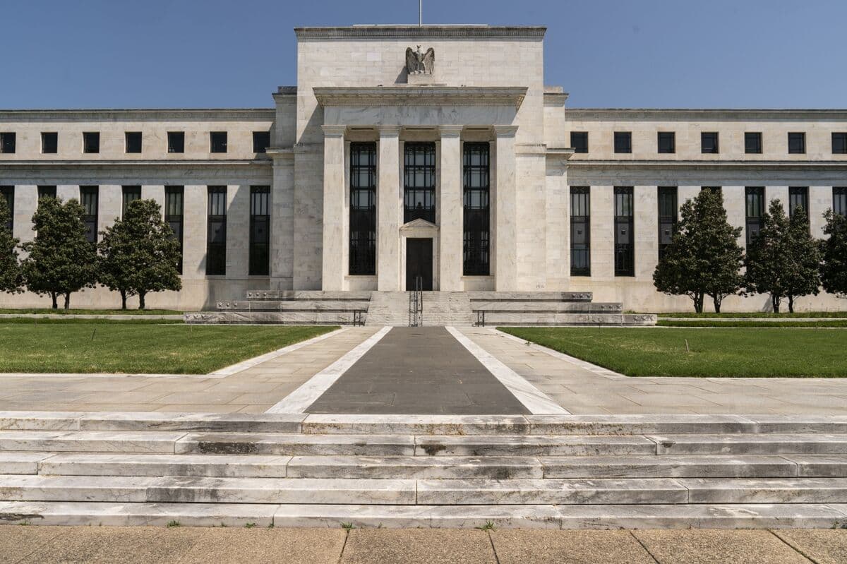 US Bond Futures Rise, Indicating Potential July Rate Increase by Fed