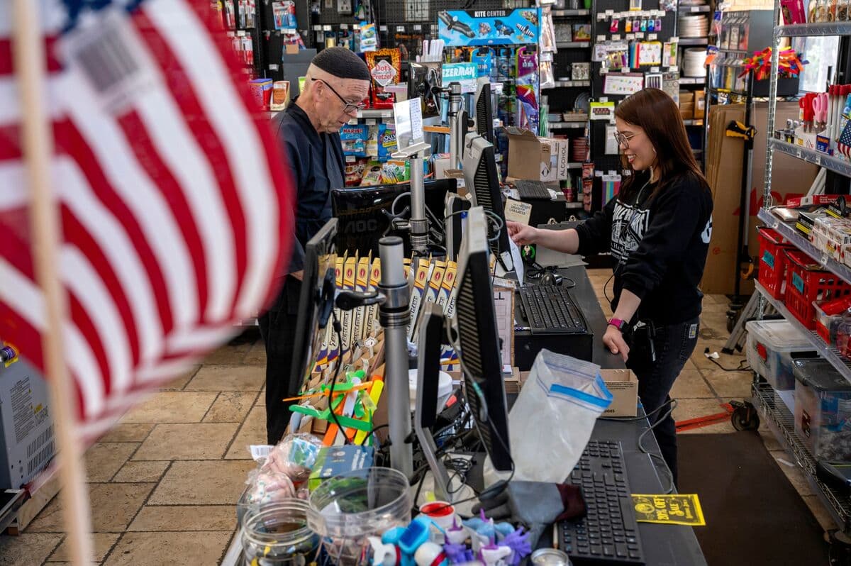 US Small-Business Optimism Declines to Lowest Level Since October 2024