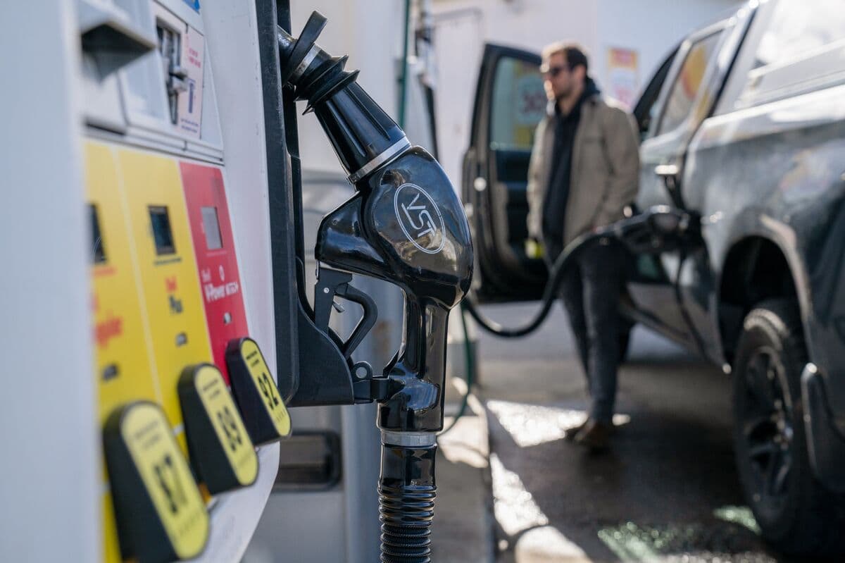 US Diesel Prices Drop Below $5 a Gallon, Alleviating Inflation Concerns