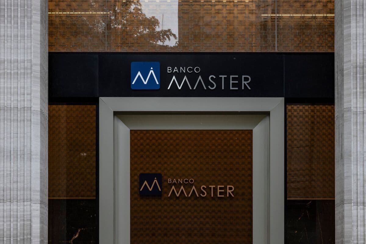 Brazilian Police Detain Father of Former Banco Master CEO Amid Fraud Investigation
