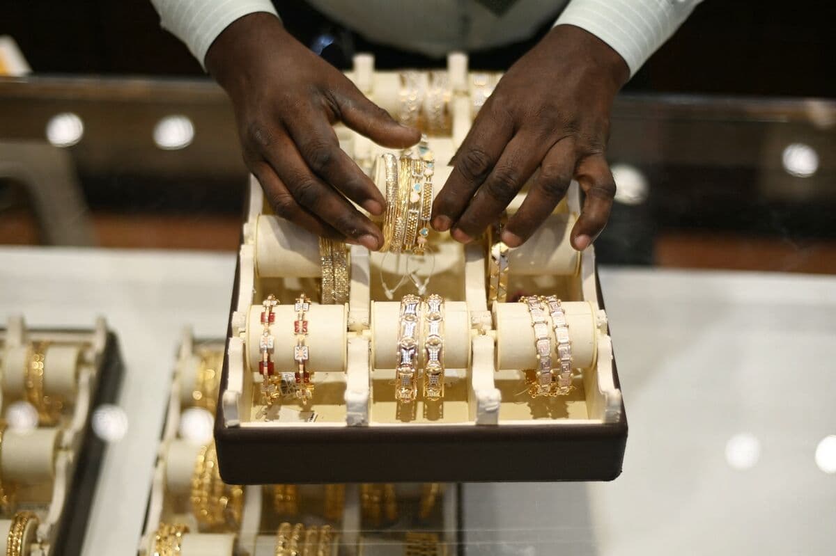 Gold Prices Rise Amid US-Iran Peace Deal and Federal Reserve Rate Hike Signals