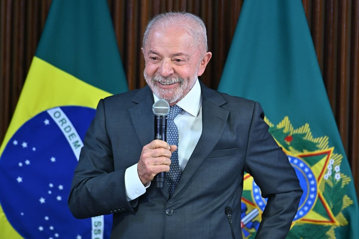 Lula Expands Lead Over Flávio Bolsonaro in Latest Poll Ahead of Election
