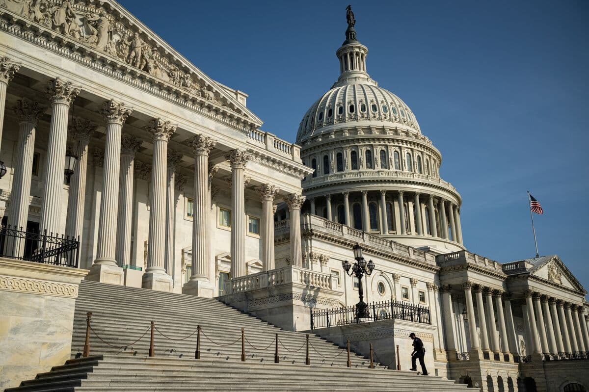 Senate Democrats Urge Investigation into Trump's Cryptocurrency Ventures