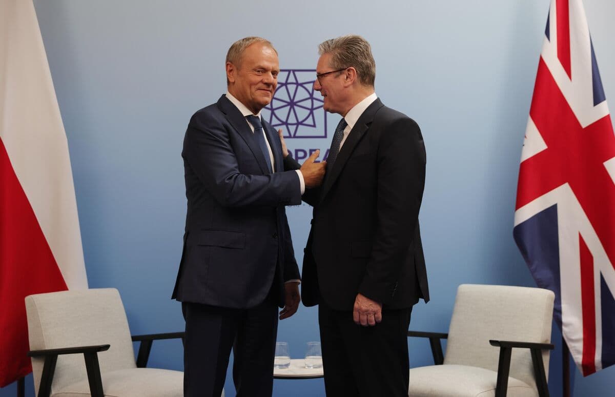 UK and Poland Forge Defense Pact to Address Russian Threat