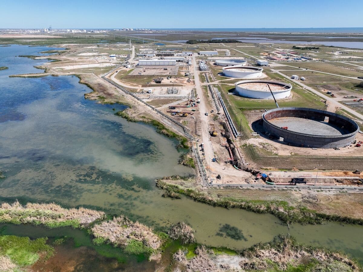 US and China Manage Oil Supply Amid Global Crisis