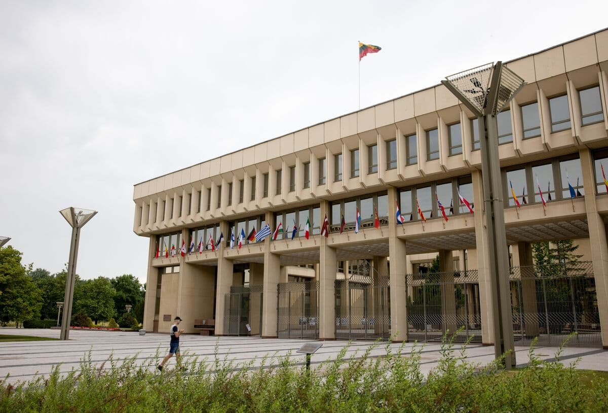Mindaugas Sinkevicius Aims for Prime Minister Role Amid Coalition Changes in Lithuania
