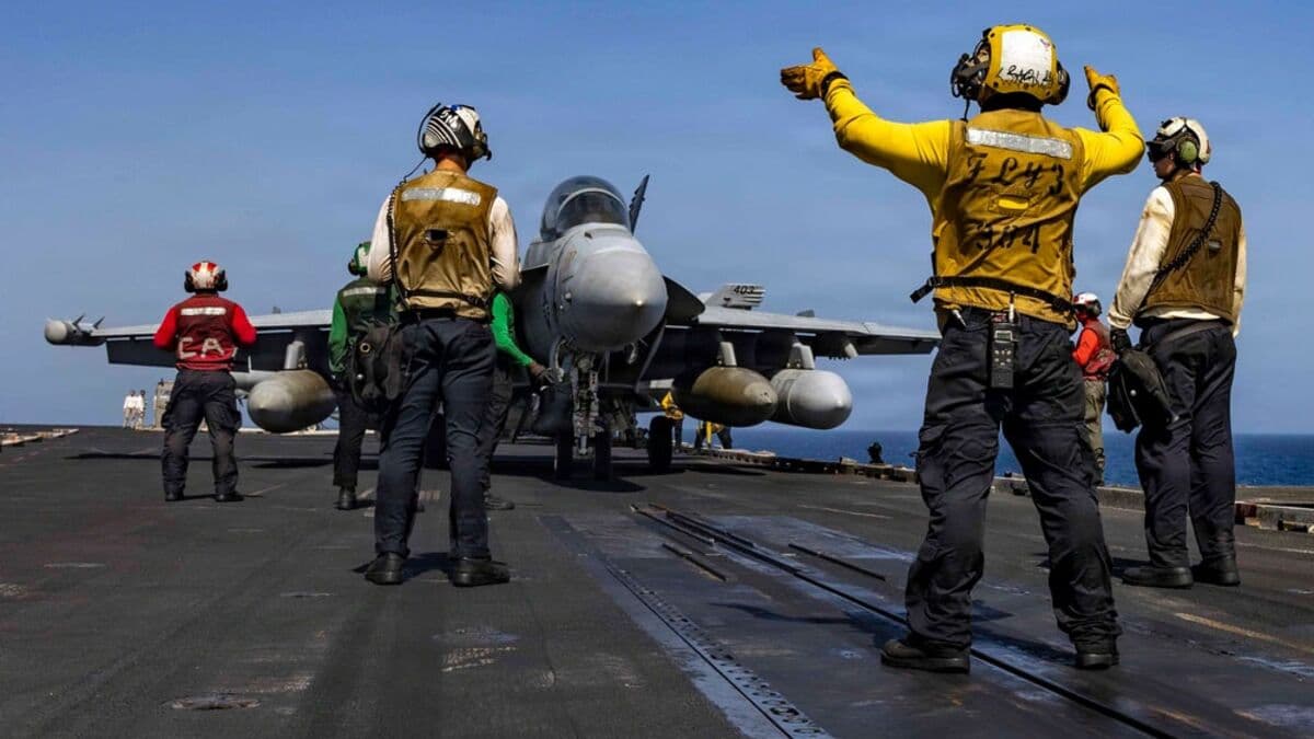 US Senate Votes to Conclude Military Action Against Iran, Defying Trump