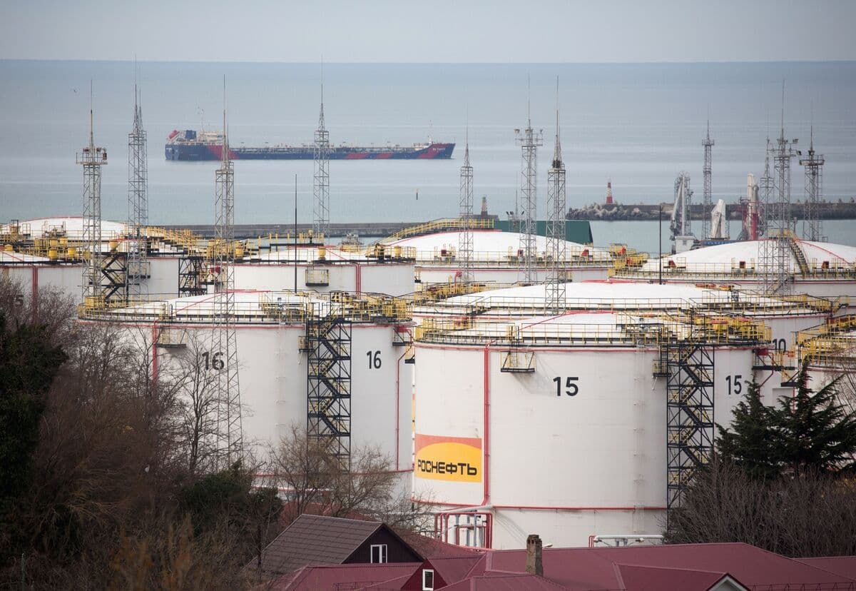 EU Considers Temporary Suspension of Russian Oil Price Cap Amid Ongoing Conflict