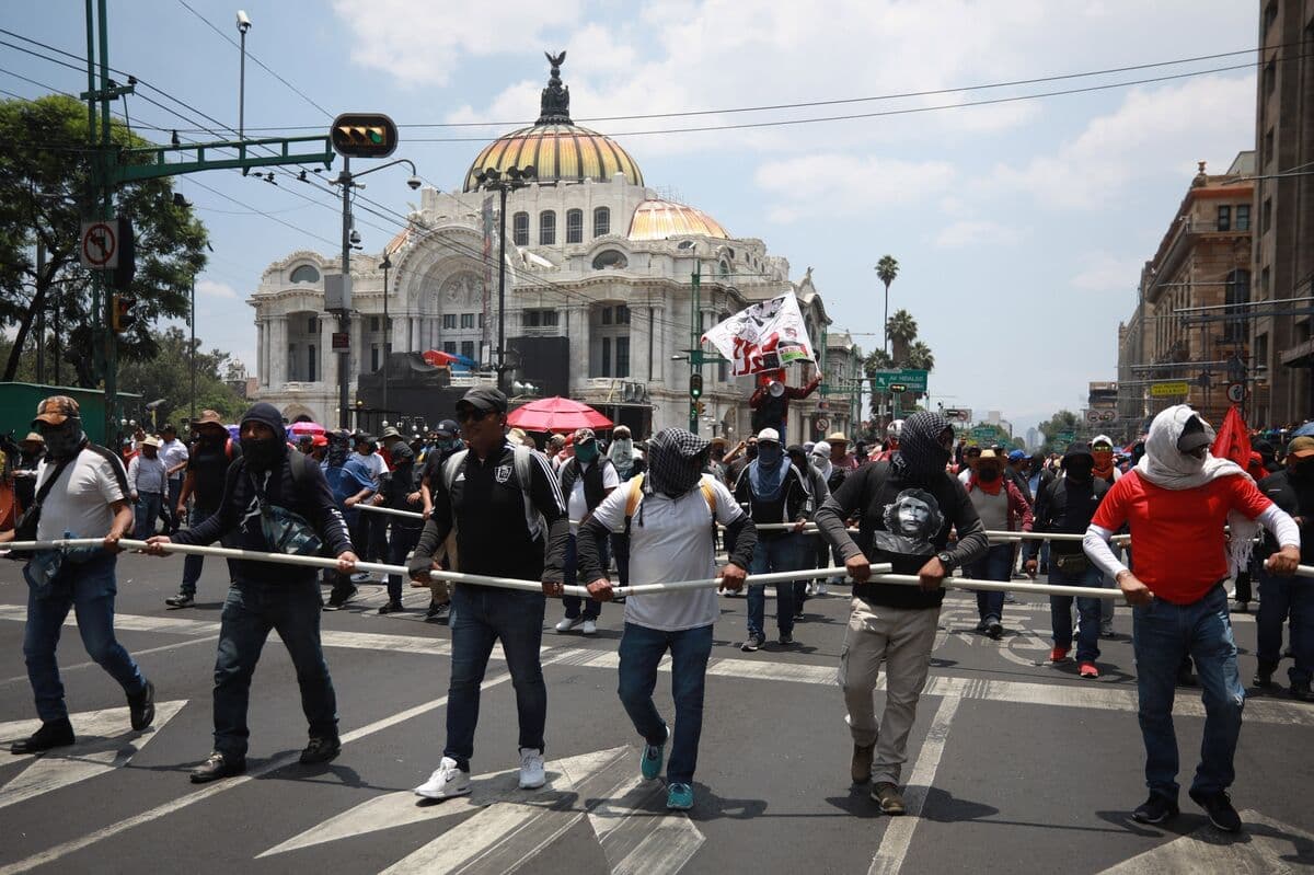 Mexican Teachers Plan to Disrupt World Cup Games Demanding Higher Wages