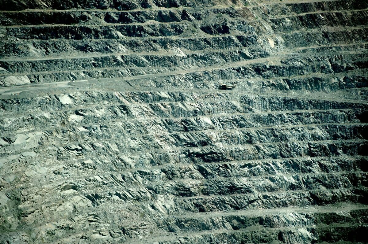 De Beers to Suspend Operations at South African Diamond Mine for Two Years