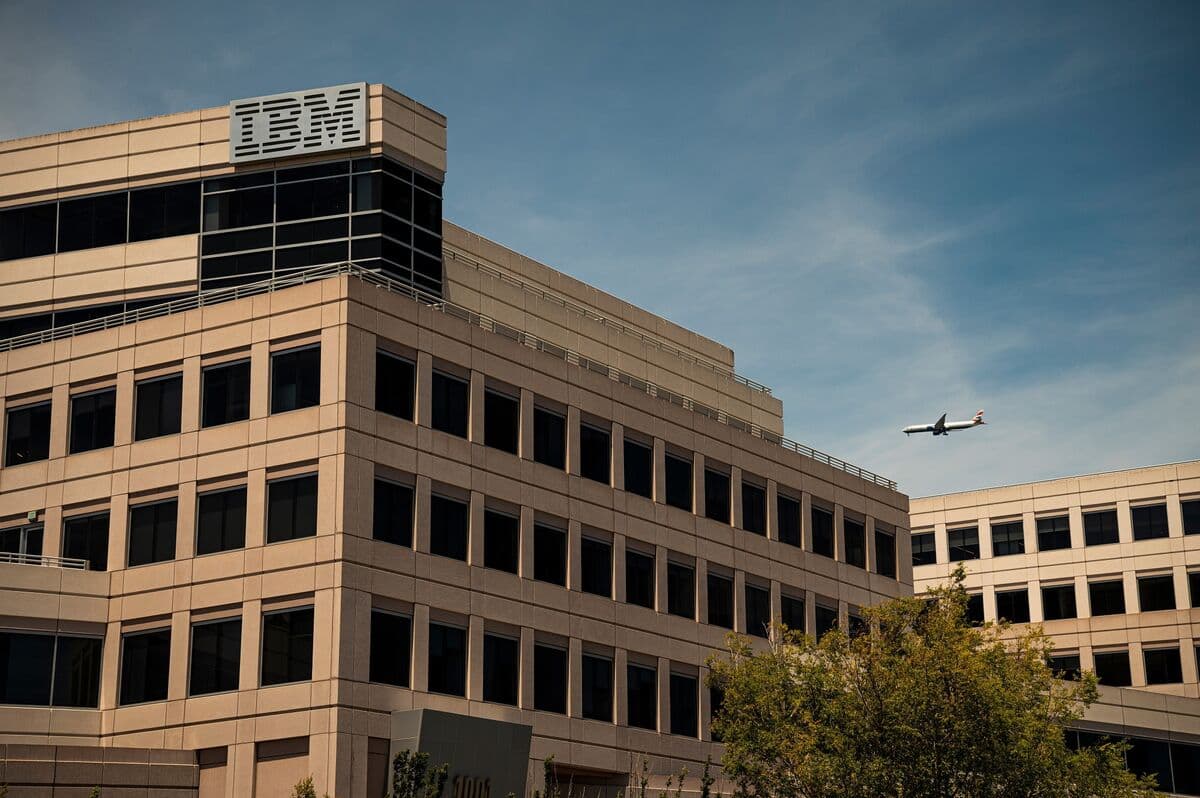 Software Stocks Decline Following IBM's Disappointing Earnings Report