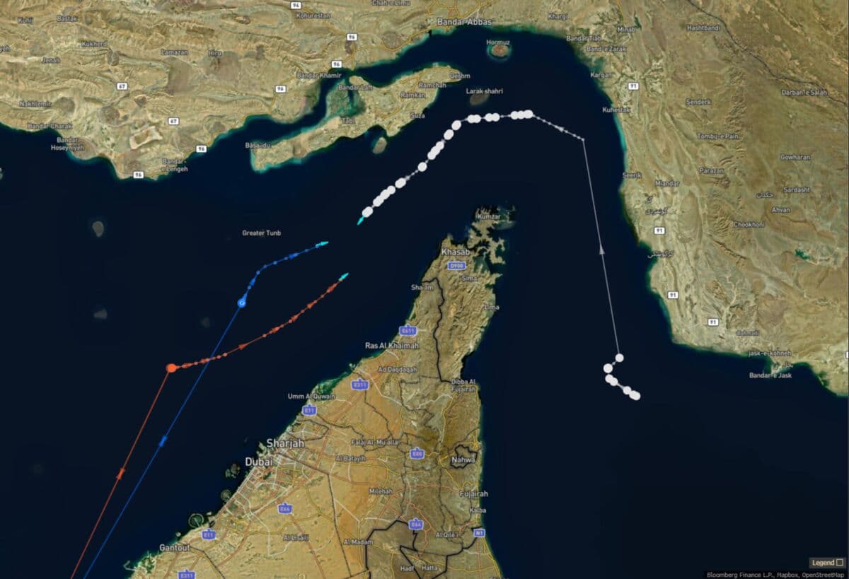Iran Continues to Transport Oil Tankers Through Strait of Hormuz Amid US Tensions