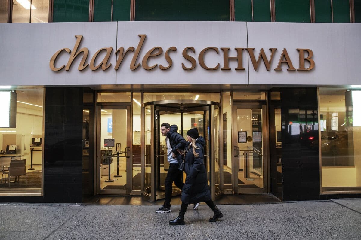 Schwab Forecasts Revenue Growth of 16% for the First Quarter