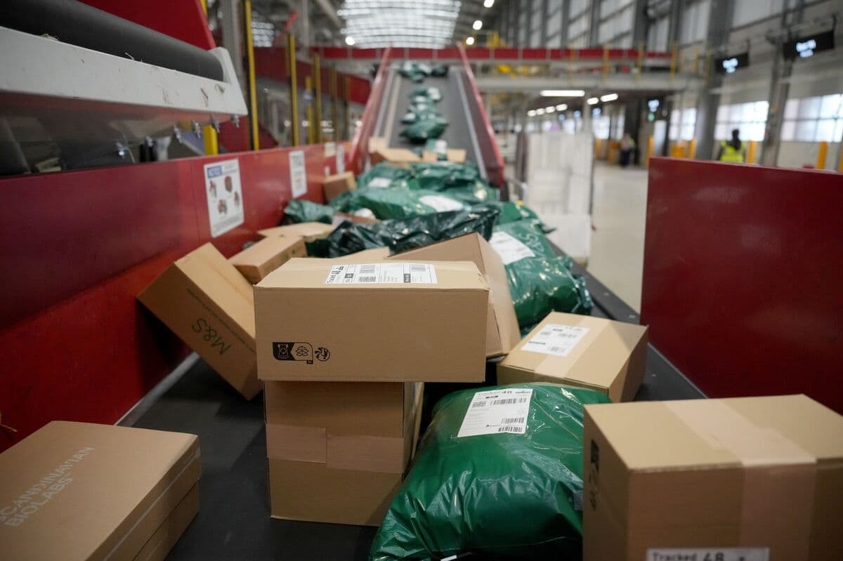 UK Struggles to Control Influx of Inexpensive Chinese Parcels
