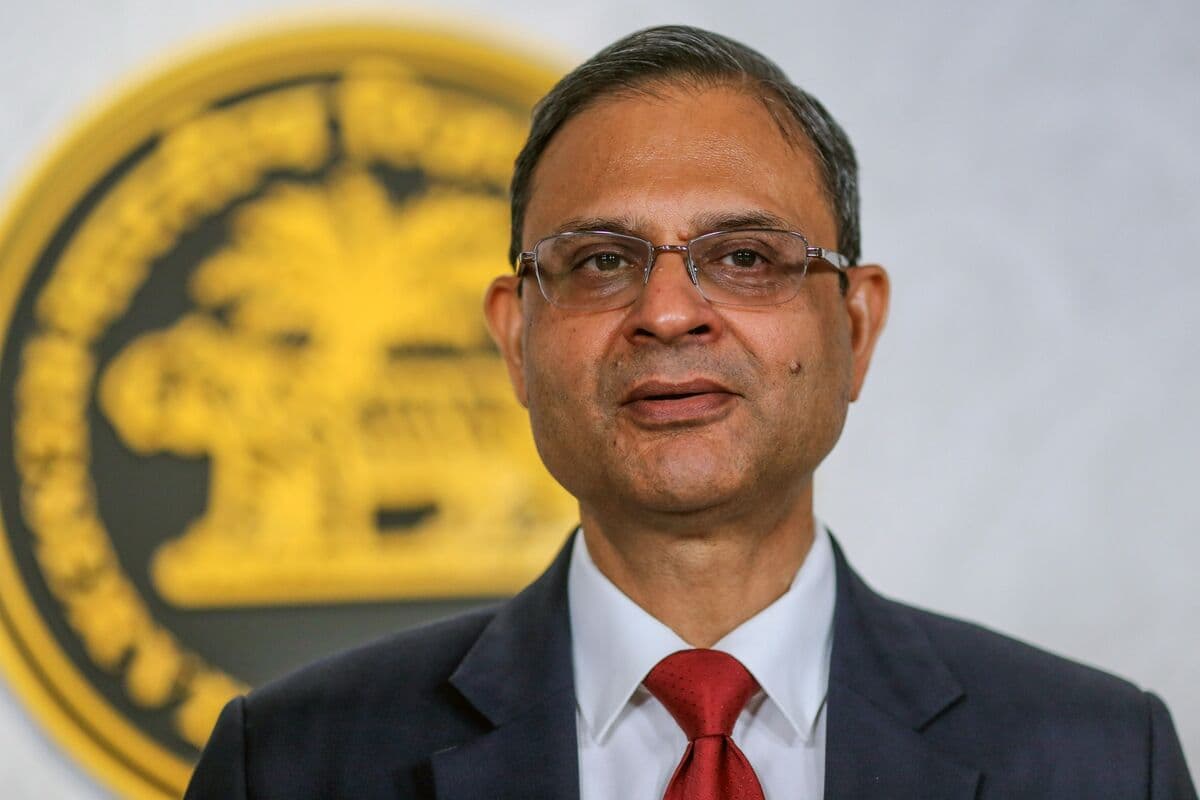 Indian Bonds Surge as RBI Governor Calls Rate Hike Discussions Premature