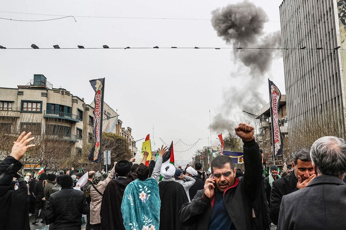 Iran’s Leaders Defy Trump With Bellicose Talk and Public Parades