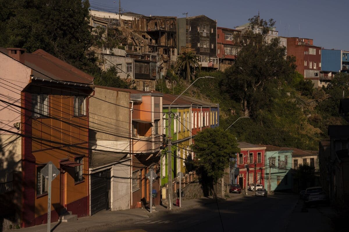 Chile's Average Mortgage Rates Fall Below 4% for First Time in Four Years