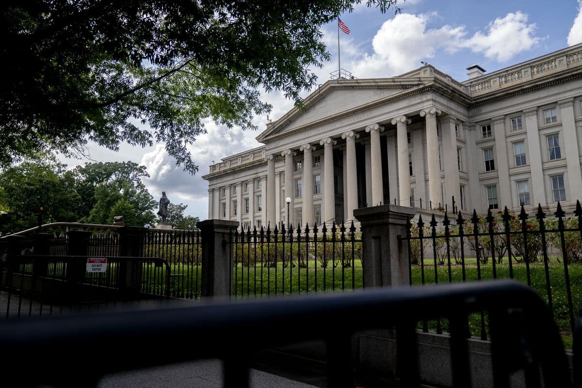 US Treasuries Poised for Strongest Week Since Conflict Began Amid Falling Oil Prices