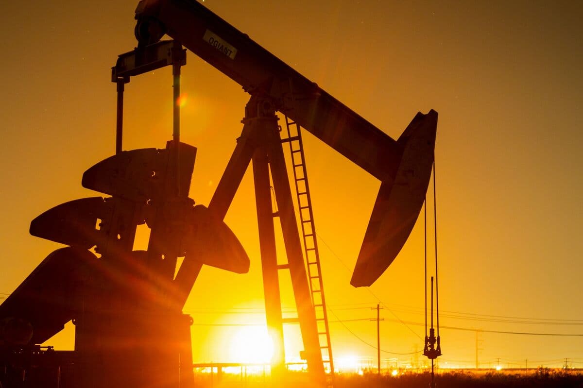 Oil Prices Stabilize as US Reports Progress on Iran Negotiations