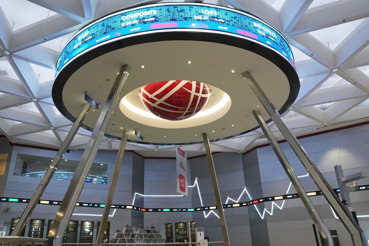 Two Trades Likely Drove Biggest Indonesia Outflow in 21 Years